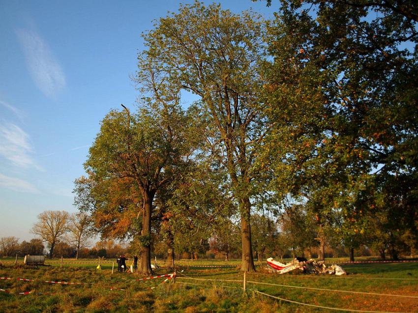 Kleinflugzeug abgestuerzt Sankt Augustin Meindorf P169.JPG